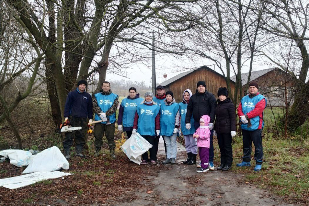 Почти 40 мешков мусора собрали волонтеры Курской области на берегах рек апвраовро.jpg