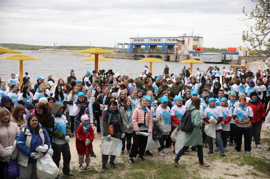 Началась акция с зажигательной эко-разминки от тренера Тамерлана Касымова и познавательной викторины.