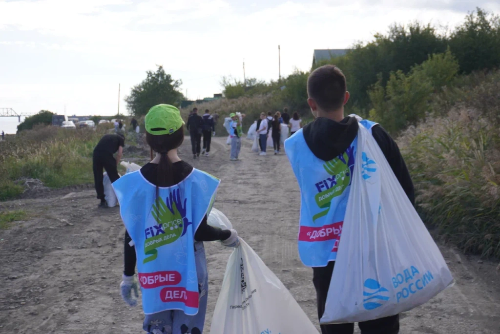 Участники Всероссийской акции «Вода России» в Ульяновске очистили берег Волги по системе гринворкаут