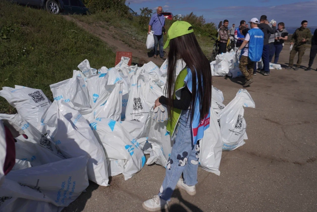 Участники Всероссийской акции «Вода России» в Ульяновске очистили берег Волги по системе гринворкаут