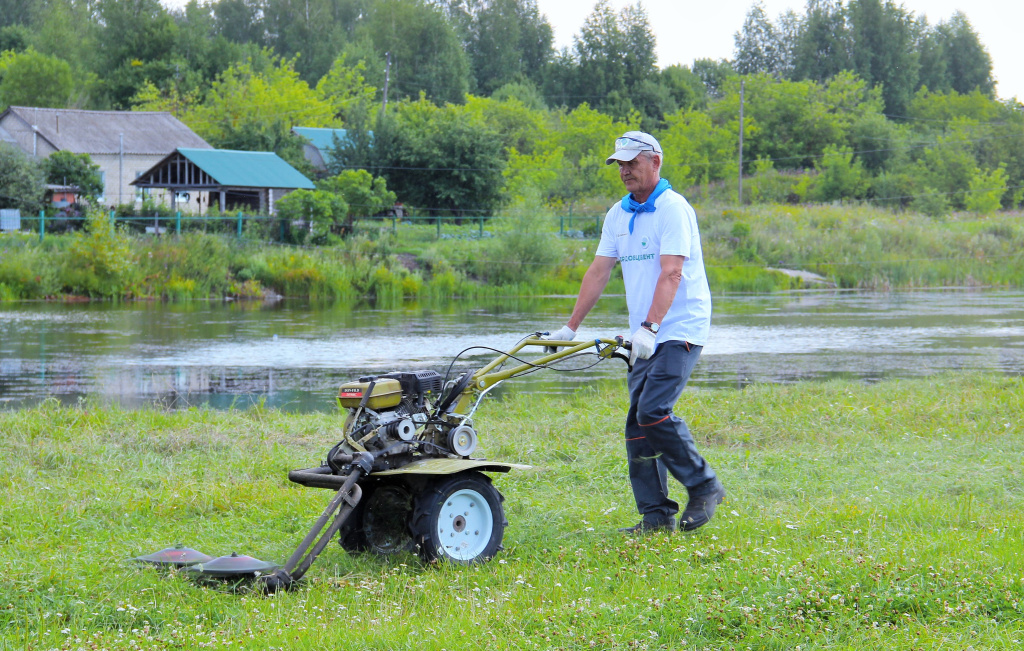 8 тонн мусора вывезли волонтеры «Мордовцемента» с берегов Сайгушского пруда