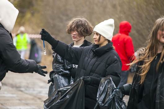 В Братске на берегу водохранилища прошел Green WorkOut - спортсмены тренировались и убирали мусор В Братске на берегу водохранилища прошел Green WorkOut - спортсмены тренировались и убирали мусор