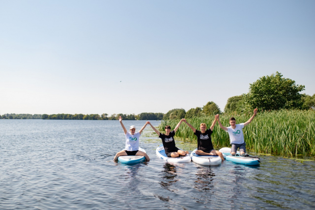 24 08 волонтеры Липецка на сапах.jpg
