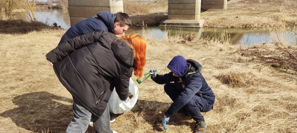 Сразу несколько акций по уборке берегов прошло в Курской области. Тускарь