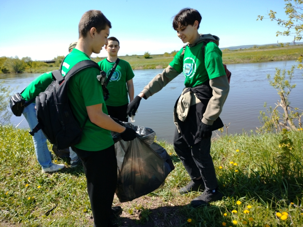 Башкирские волонтеры очистили от мусора 7 км побережья реки Ик
