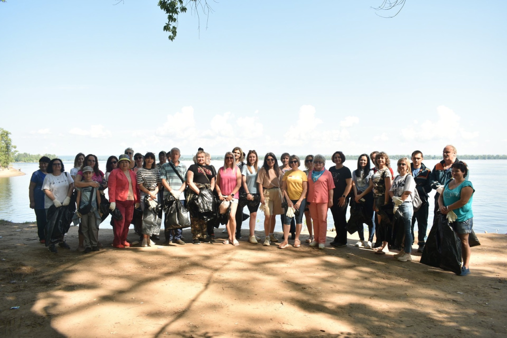 1,2 км очищенного берега и 250 мешков мусора – таков итог мероприятия, прошедшего в рамках акции «Вода России», в Новокуйбышевске Самарской области.