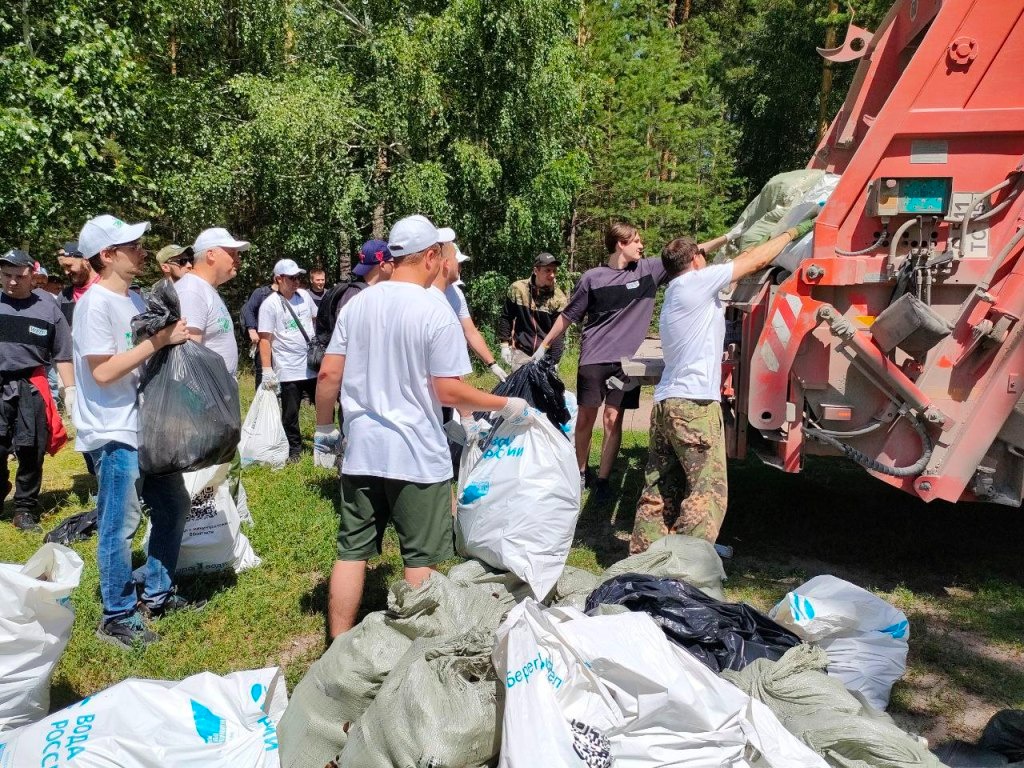 Корпоративные волонтеры привели в порядок Караканский бор под Новосибирском Корпоративные волонтеры привели в порядок Караканский бор под Новосибирском