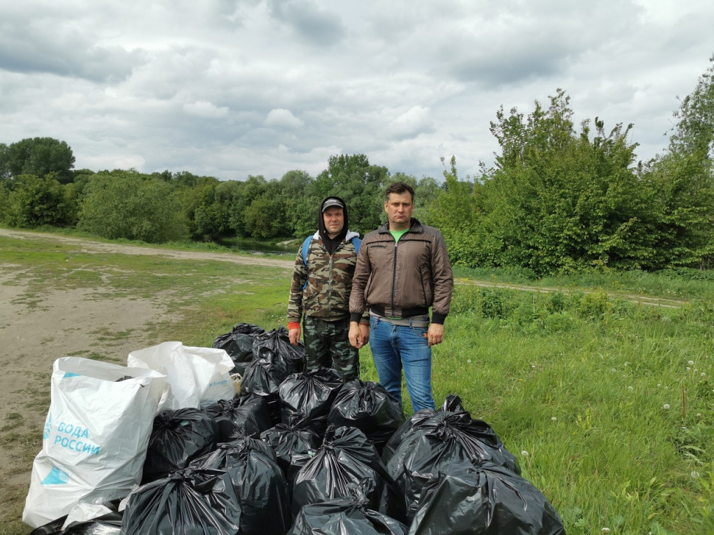 24 мешка мусора вывезли с берегов Сейма постоянные участники нашей акции Роман Кириллов и Александр Корсаков.