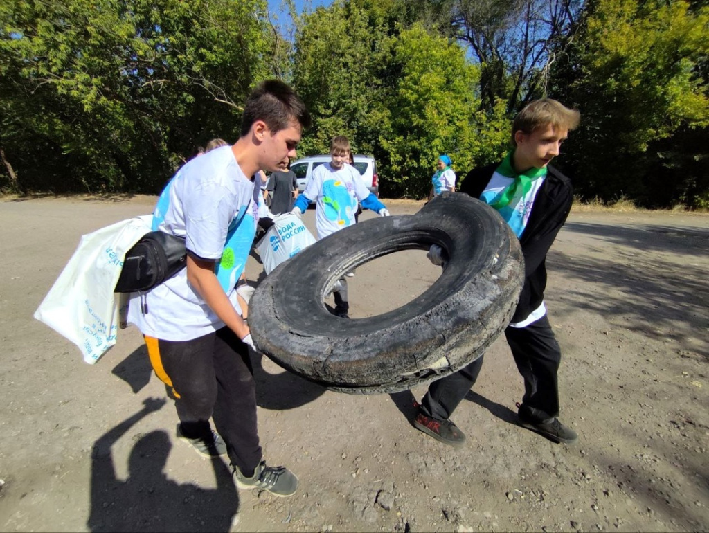 В ЛНР привели в порядок береговую линию «Луганского моря» В ЛНР привели в порядок береговую линию «Луганского моря»