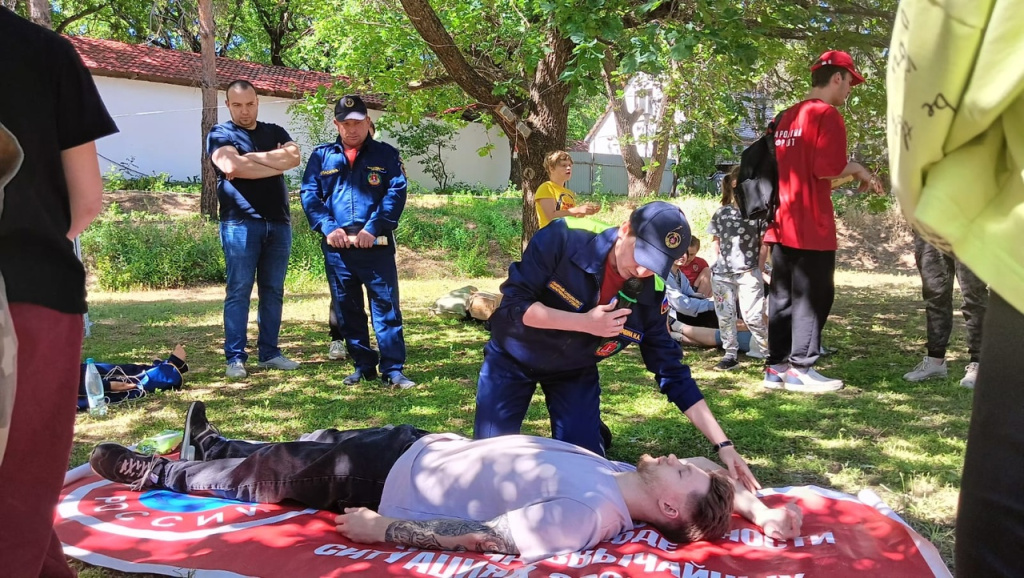 В Волгоградской области волонтеры совместили субботник с семейным праздником