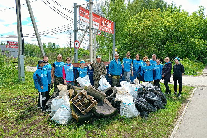 Экоактивисты вышли привести в порядок берега реки Люльченки.