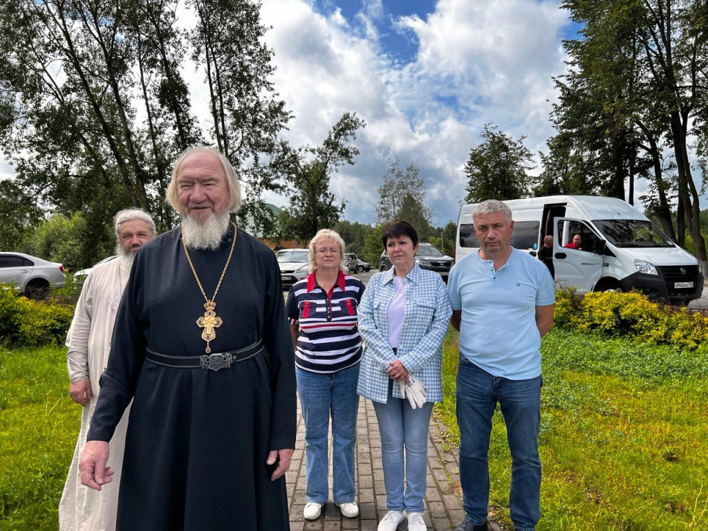 Волоколамск. Труд добровольцев благословили служители Иосифо-Волоцкого монастыря.