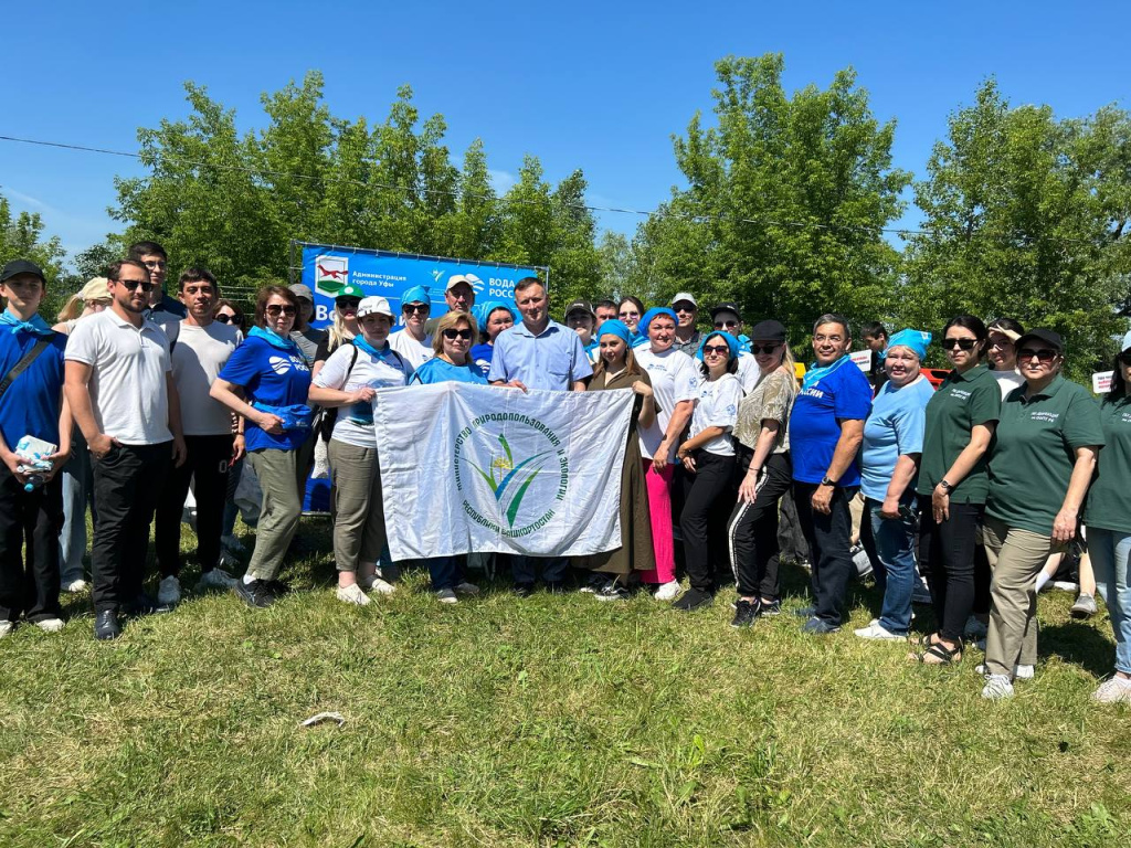 «Вода России» в Уфе: волонтёры собрали 1000 мешков мусора на набережной