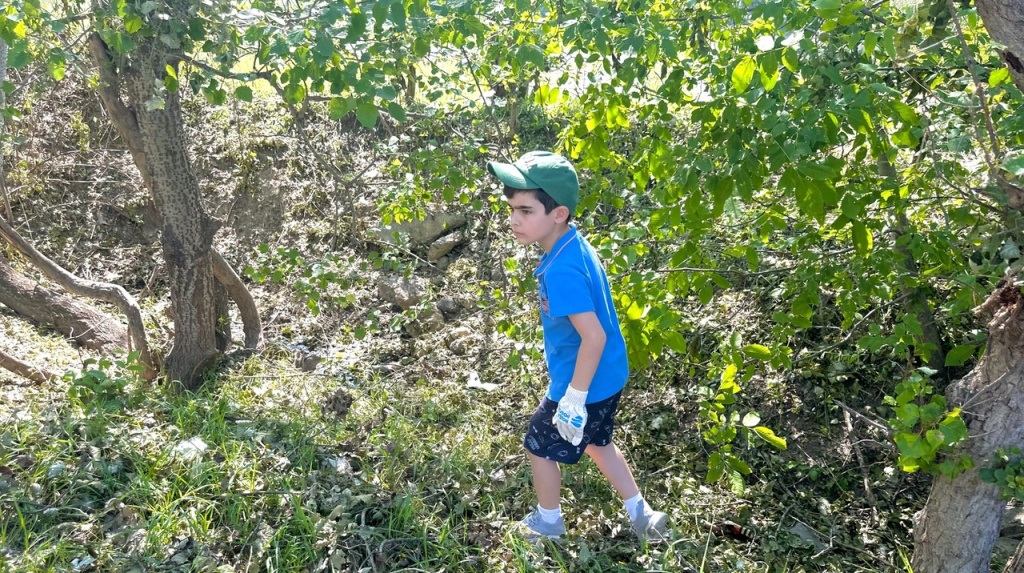 100 человек вышли на берега реки Кубань в Черкесске