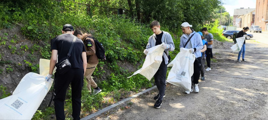 Целых 100 кубов мусора вывезли с берегов Немана экоактивисты организации «Новый Тильзит» в начале лета.