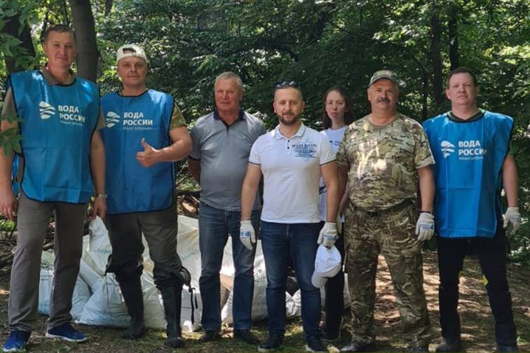 Три КамАЗа мусора вывезли с берегов рек экоактивисты Ставрополья