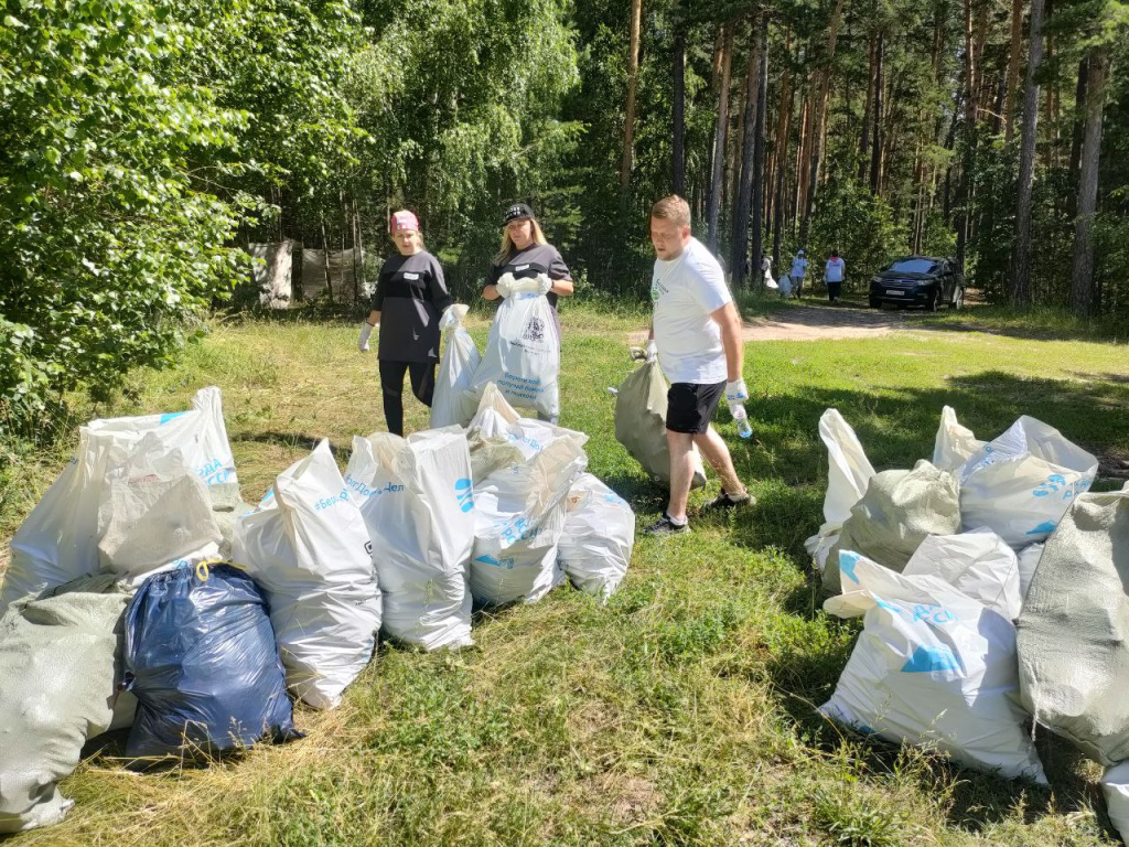 Корпоративные волонтеры привели в порядок Караканский бор под Новосибирском Корпоративные волонтеры привели в порядок Караканский бор под Новосибирском