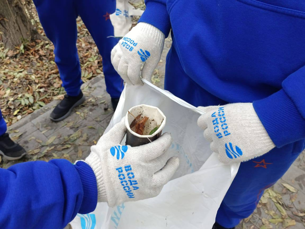 19 мешков мусора вывезли с берегов Терека суворовцы