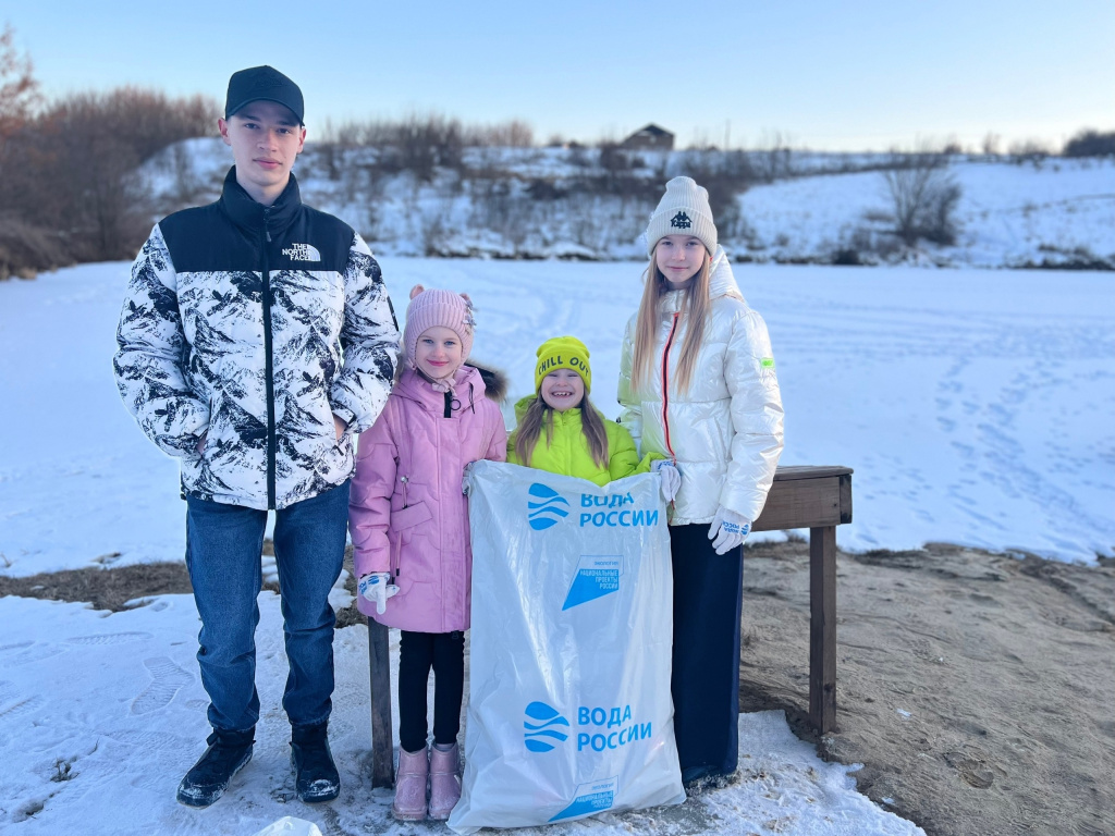 Призер конкурса «Общий сбор» со своей семьей очистила территорию каскада прудов на Белгородчине