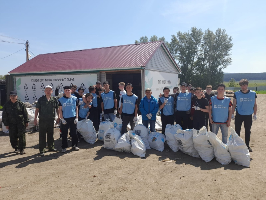 40 волонтеров вышли на берега реки Ай в Дуванском районе.