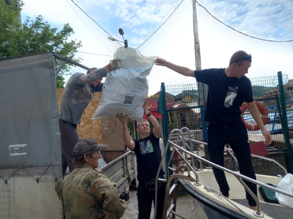 Как музыка и субботники помогают сохранять чистоту берегов