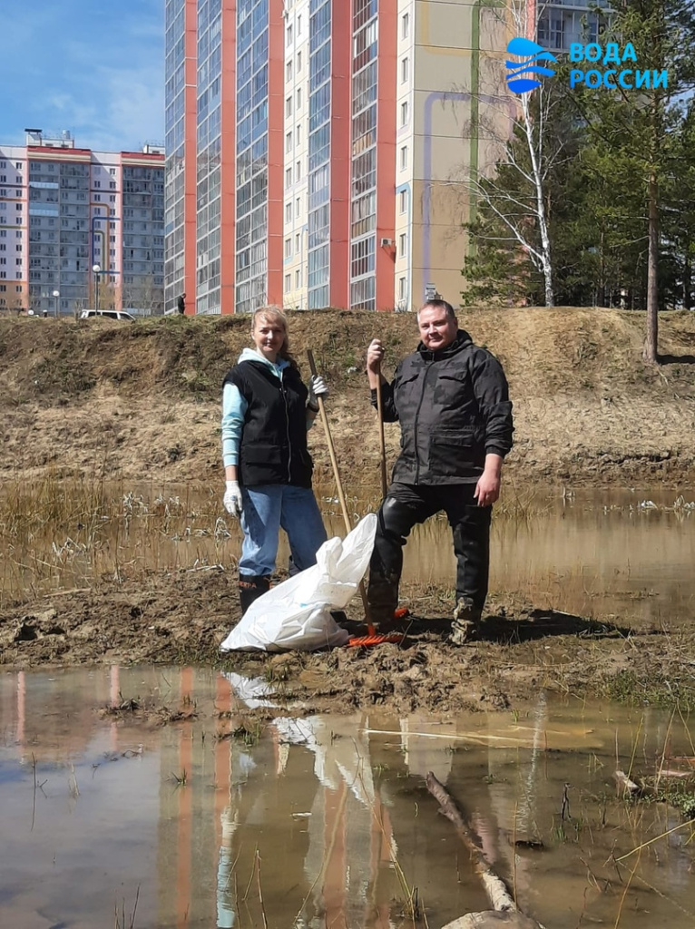 30 человек вышли на субботник в г. Северске Томской области.