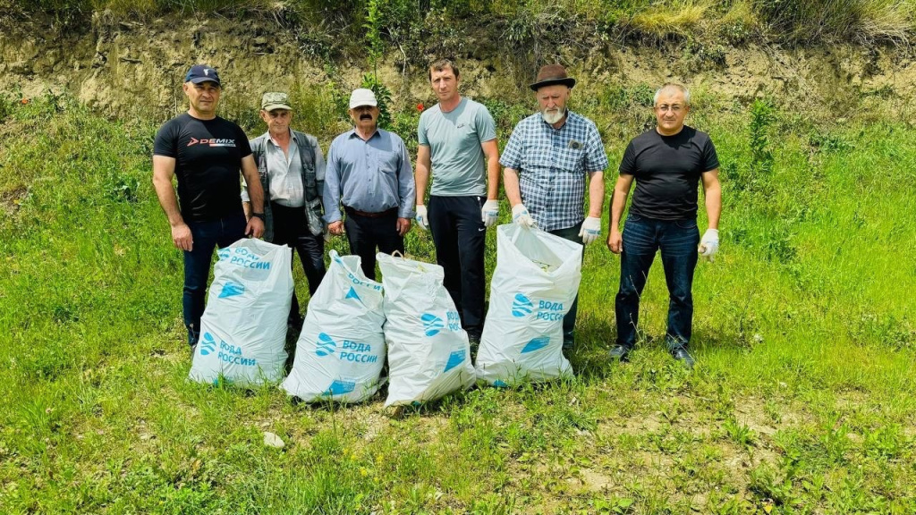 Волонтеры Карачаево-Черкессии собрали более 500 тонн мусора с побережий водоемов республики
