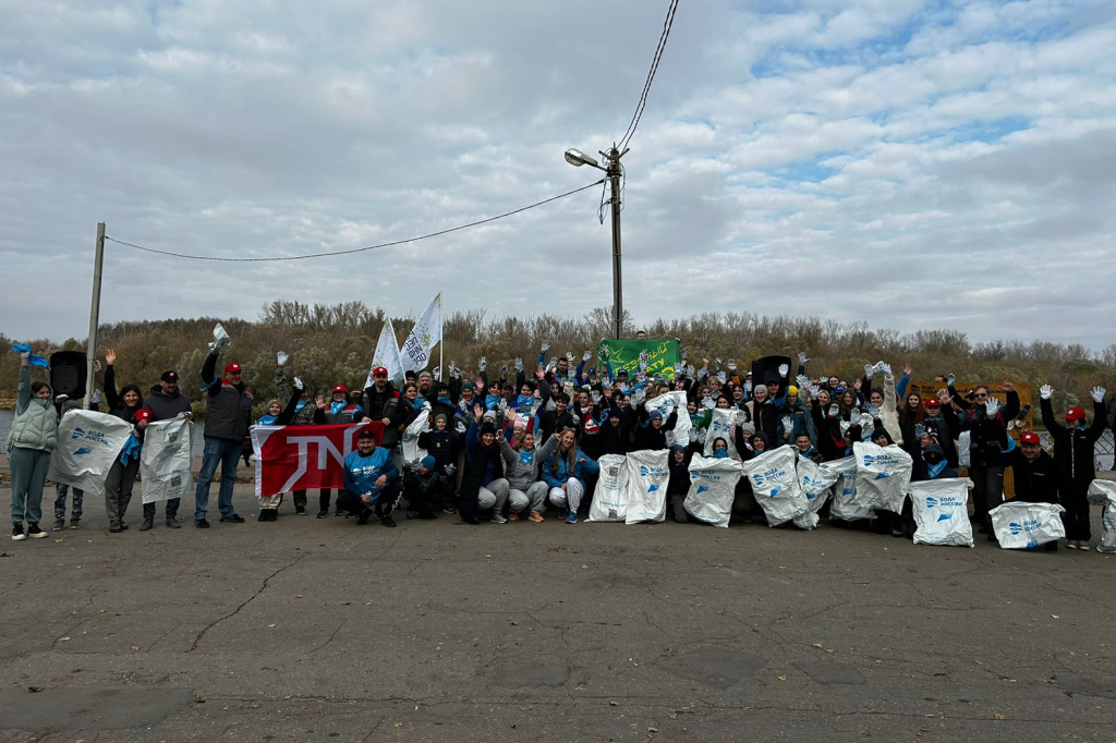 Волонтеры акции «Вода России» очистили берега Оки и Трубежа в Рязани Волонтеры акции «Вода России» очистили берега Оки и Трубежа в Рязани