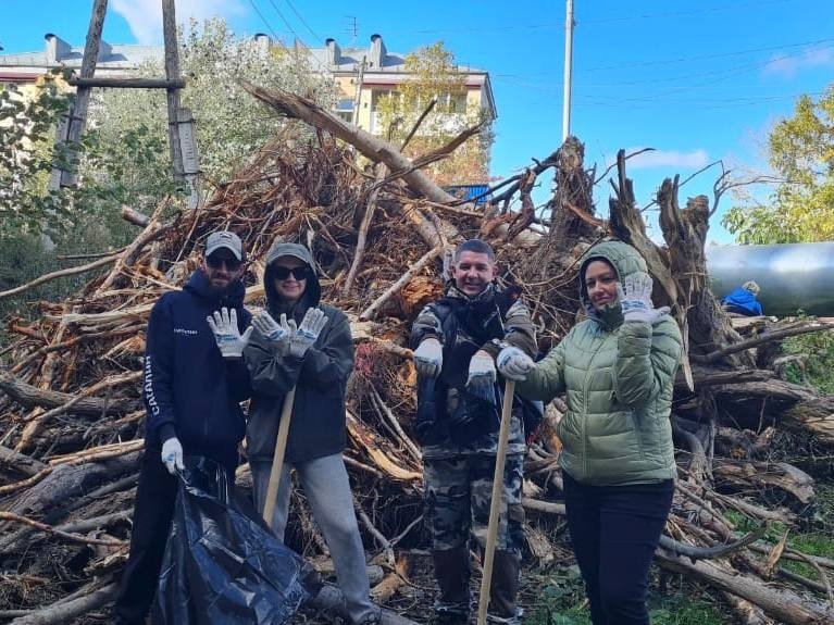 Южносахалинцы очистили берег реки Уюновка