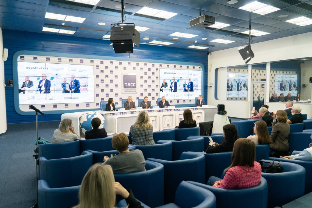 Лучшую экологическую акцию выберут в рамках премии «Парки России» Лучшую экологическую акцию выберут в рамках премии «Парки России»