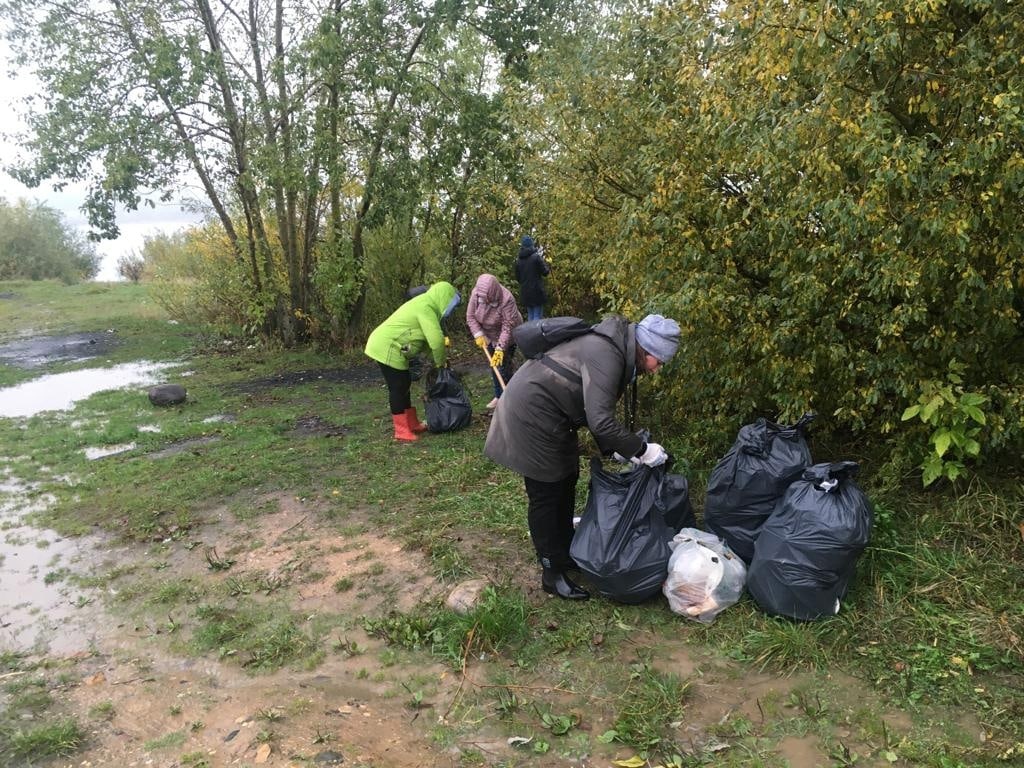 16 11 волонтерский ЭКО штаб убирал берег реки в октебре .jpeg 16 11 волонтерский ЭКО штаб убирал берег реки в октебре .jpeg