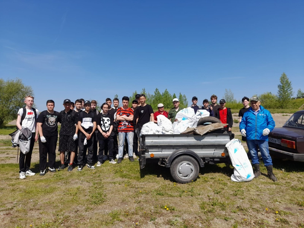 40 волонтеров вышли на берега реки Ай в Дуванском районе.