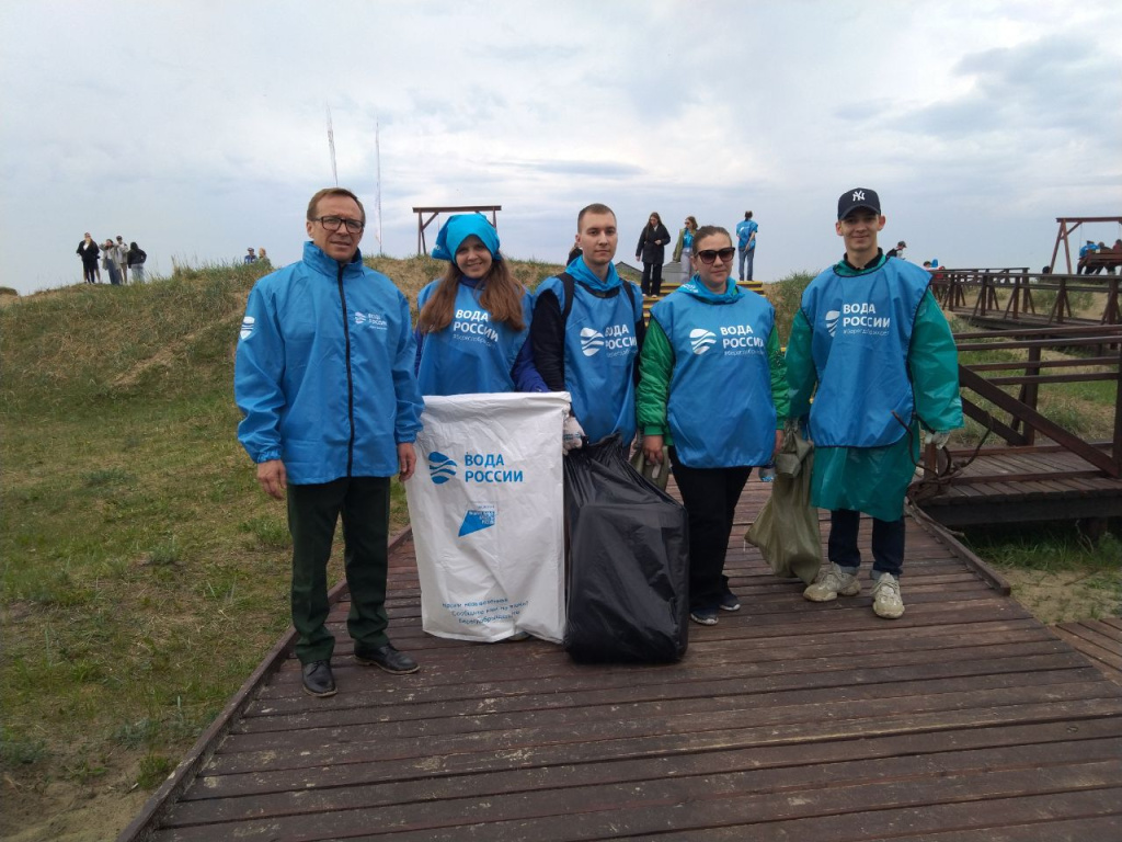 Участников акции, которая состоялась под флагами «Воды России» и «Чистых игр», приветствовал министр природных ресурсов и лесопромышленного комплекса Архангельской области Игорь Мураев.