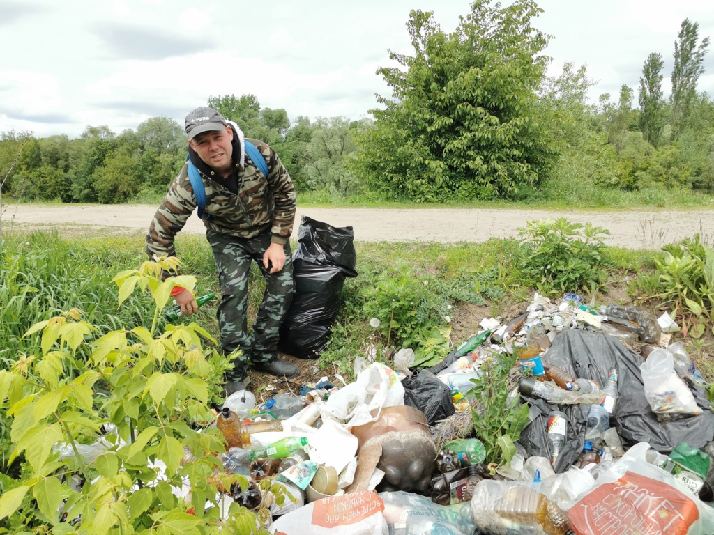 24 мешка мусора вывезли с берегов Сейма постоянные участники нашей акции Роман Кириллов и Александр Корсаков.