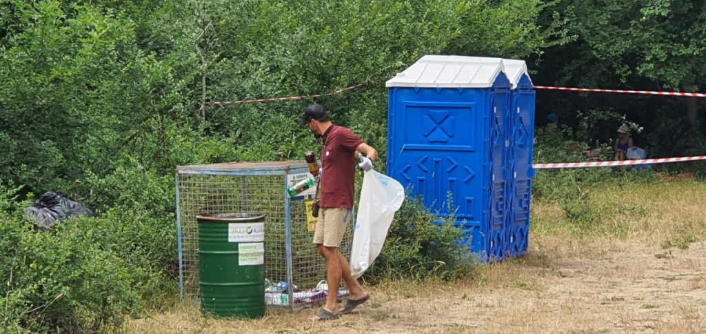 Как музыка и субботники помогают сохранять чистоту берегов