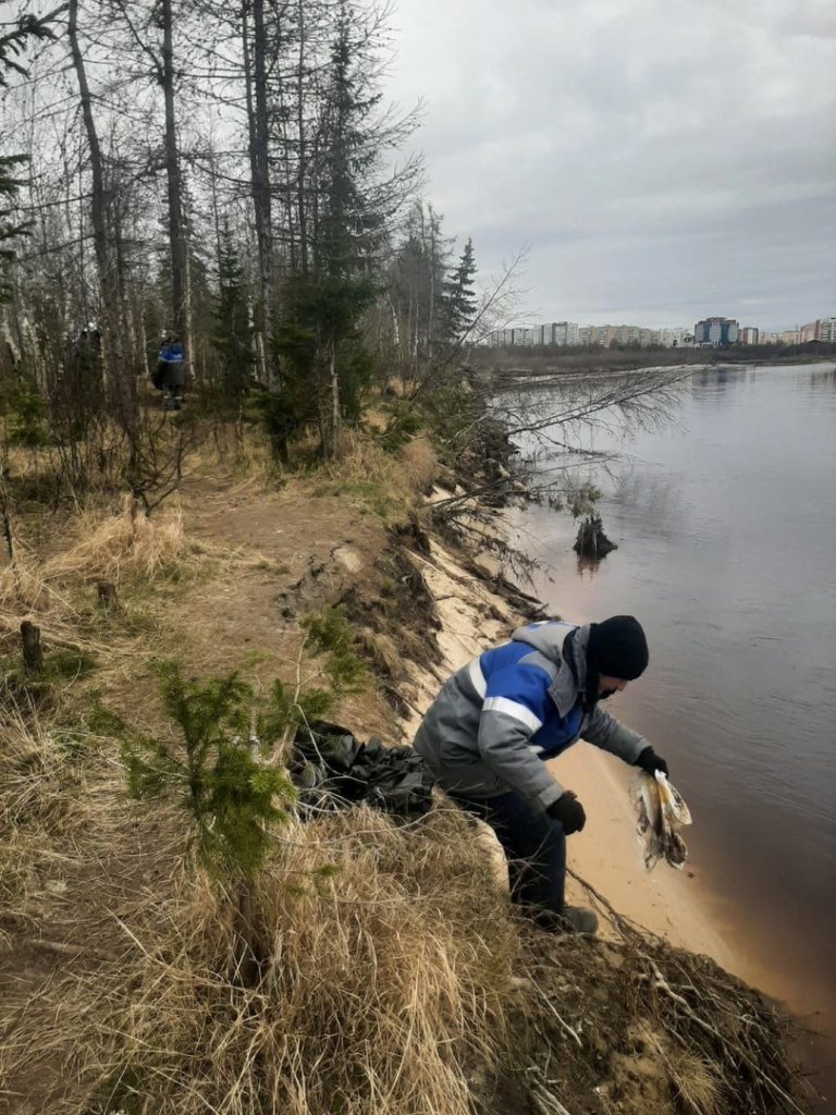 Сотрудники Ново-Уренгойского линейно-производственного управления магистральных газопроводов компании «Газпром Трансгаз» дали старт сезону субботников в рамках акции «Вода России»