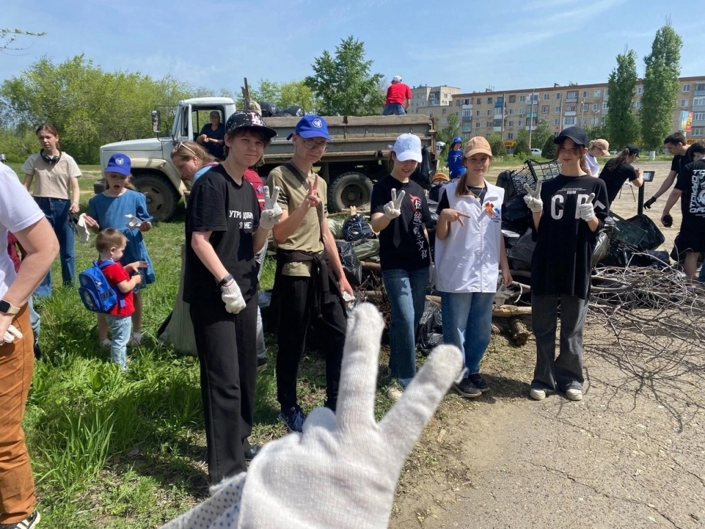 Юннаты г. Камышин Волгоградской области поучаствовали в крупном субботнике на берегах реки Камышинки – притока Волги.