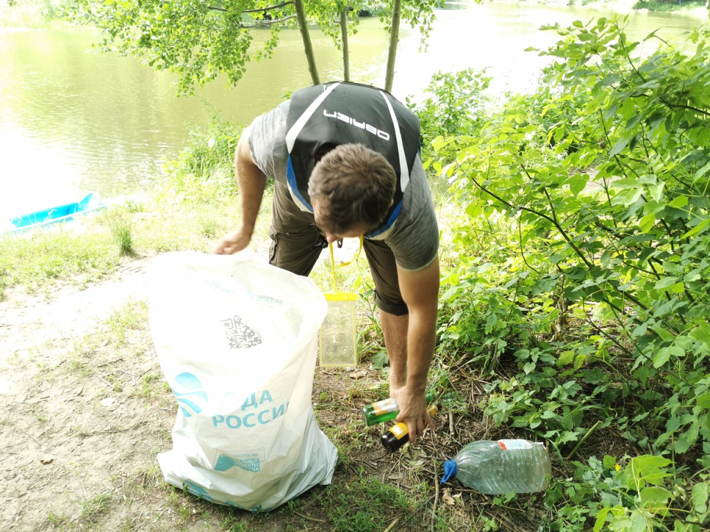 А в Курской области Роман Кириллов и Александр Корсаков отправились в очередной экосплав по Сейму.