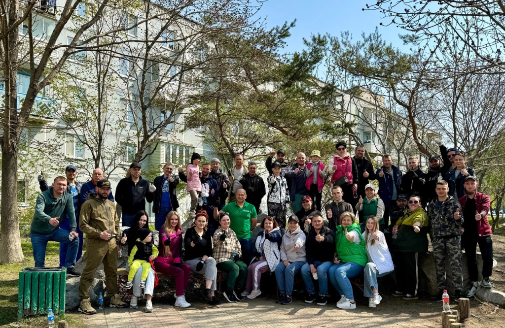 100 сотрудников компании «Транснефть – Порт Козьмино» организовали масштабную уборку берегов залива Находка вблизи причалов терминала