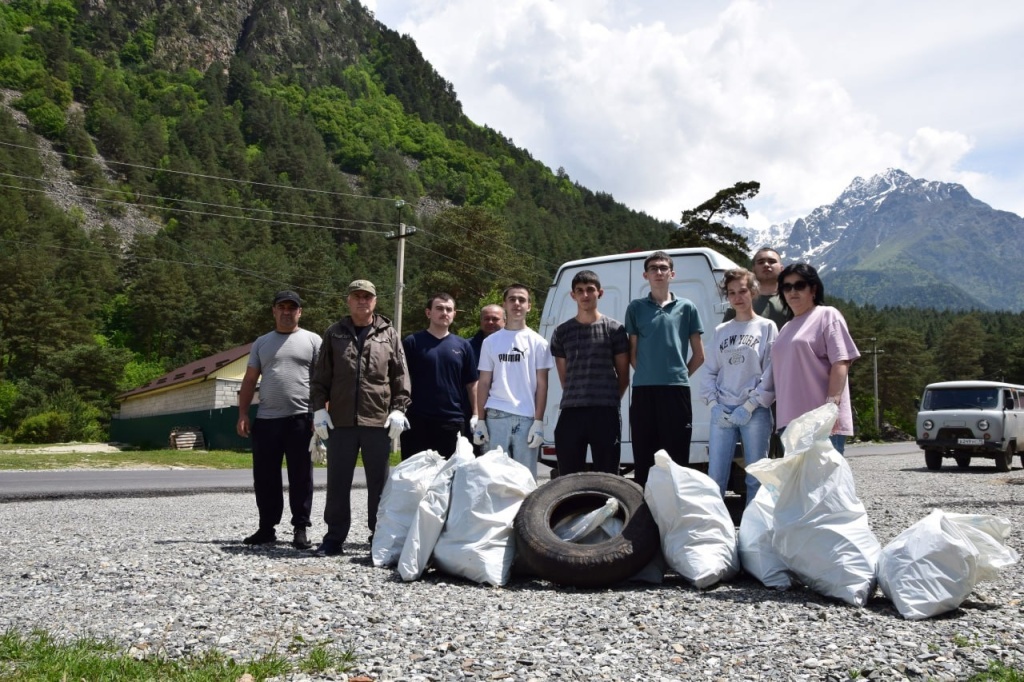Субботник на заповедных территориях провели накануне Дня эколога волонтеры Северной Осетии – Алании.