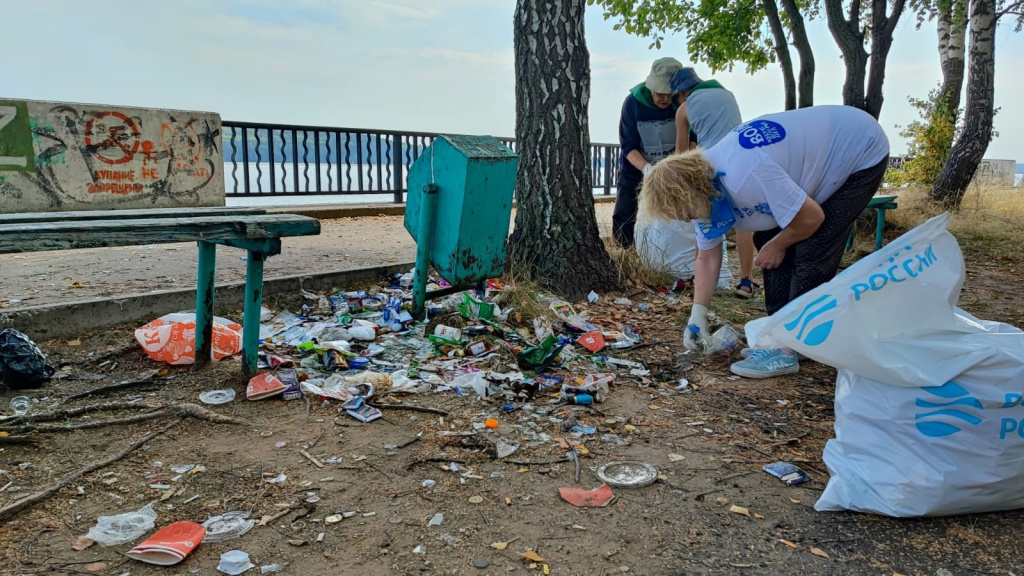 02 09 Чайковский- на место убранного мусора приносят новый.jpeg