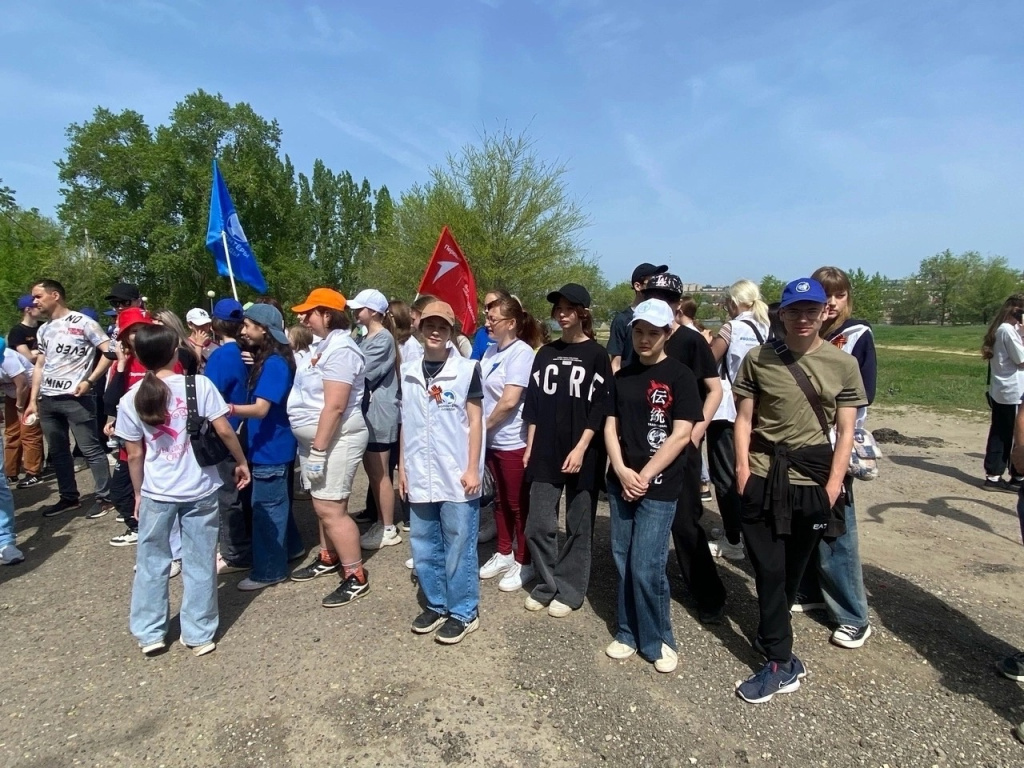 Юннаты г. Камышин Волгоградской области поучаствовали в крупном субботнике на берегах реки Камышинки – притока Волги.