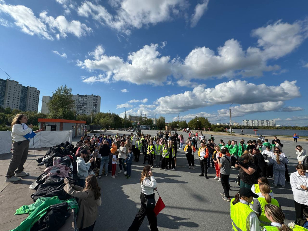 700 человек вышли на уборку озера в Нижневартовске