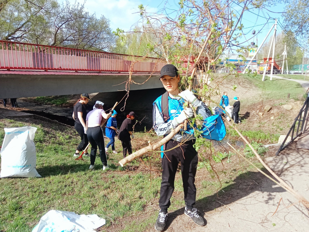 От Приморья до Поволжья на берега рек и озер выходят самые молодые волонтеры!