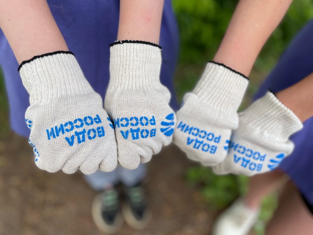 Местный Ресурсный центр добровольчества организовал субботник в рамках нашей акции на берегах реки Полисть в г. Старая Русса