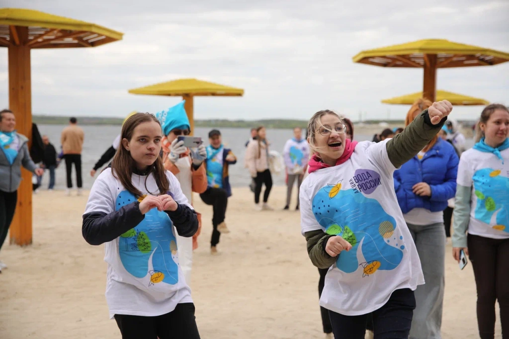 Началась акция с зажигательной эко-разминки от тренера Тамерлана Касымова и познавательной викторины.