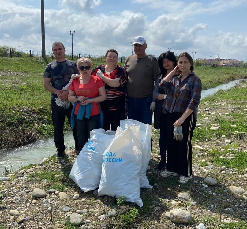 Более 240 мешков мусора вывезли с берегов рек экоактивисты Кавказа