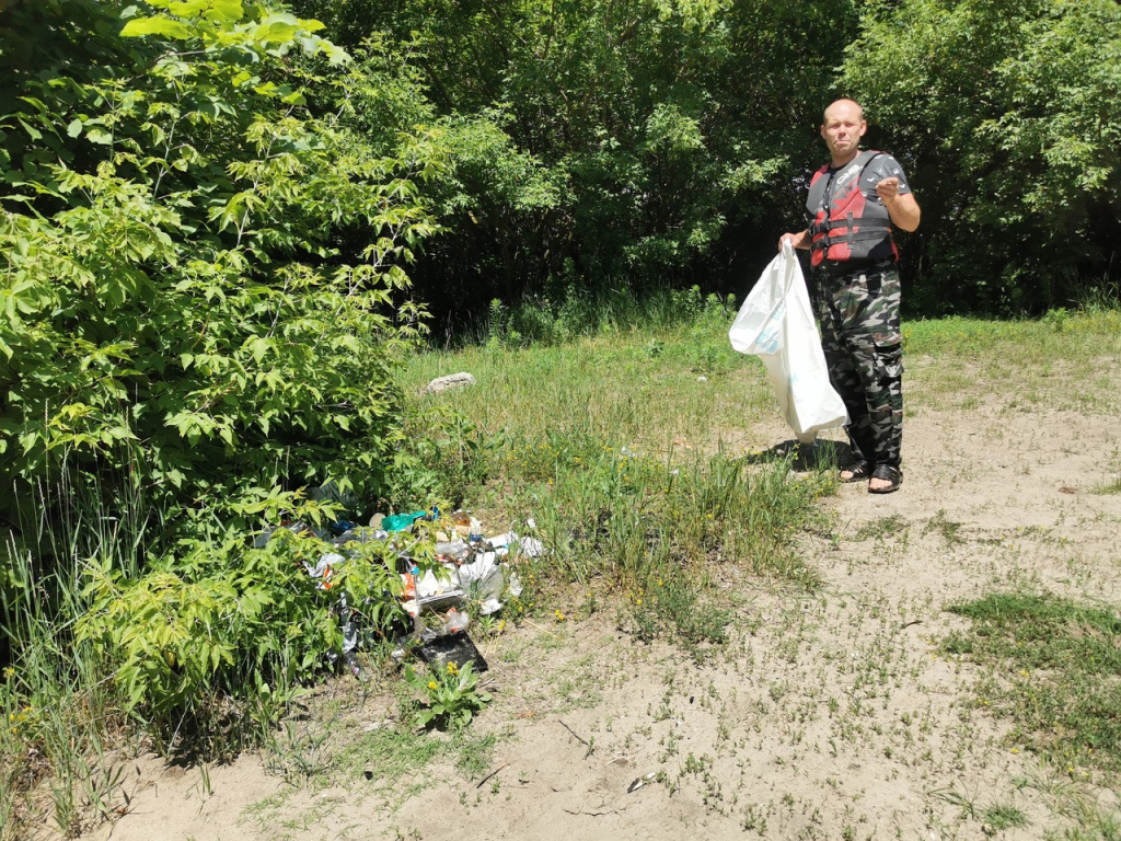 А в Курской области Роман Кириллов и Александр Корсаков отправились в очередной экосплав по Сейму.