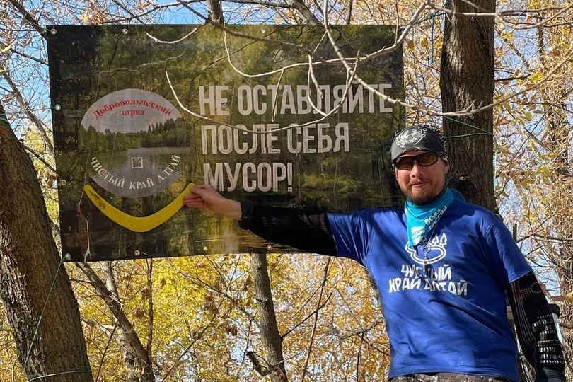 Алтайские волонтеры извлекли из воды бумеранг