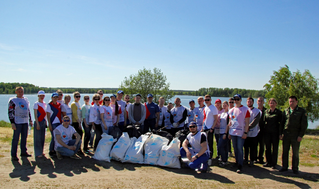 В конце мая на уборку Карьера №7 вышло 30 человек